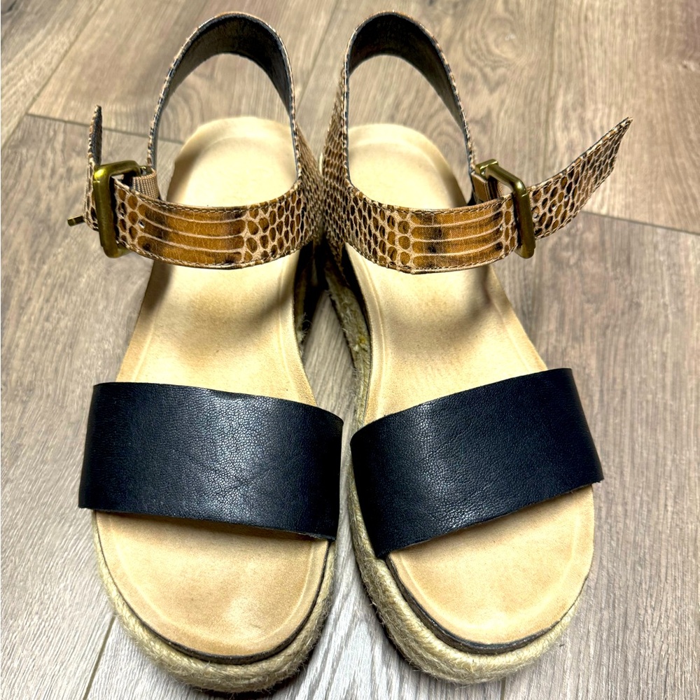 Crown Vintage sandals black and brown snake print size 7.5